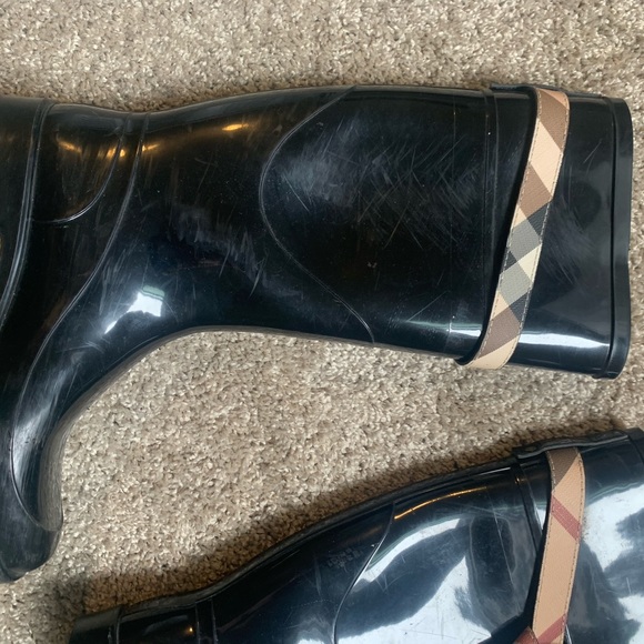 Authentic Kenyon belted Burberry rain boots - Picture 8 of 9
